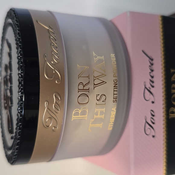 Too Faced Born This Way Ethereal Setting Powder - Translucent - Picture 3 of 12